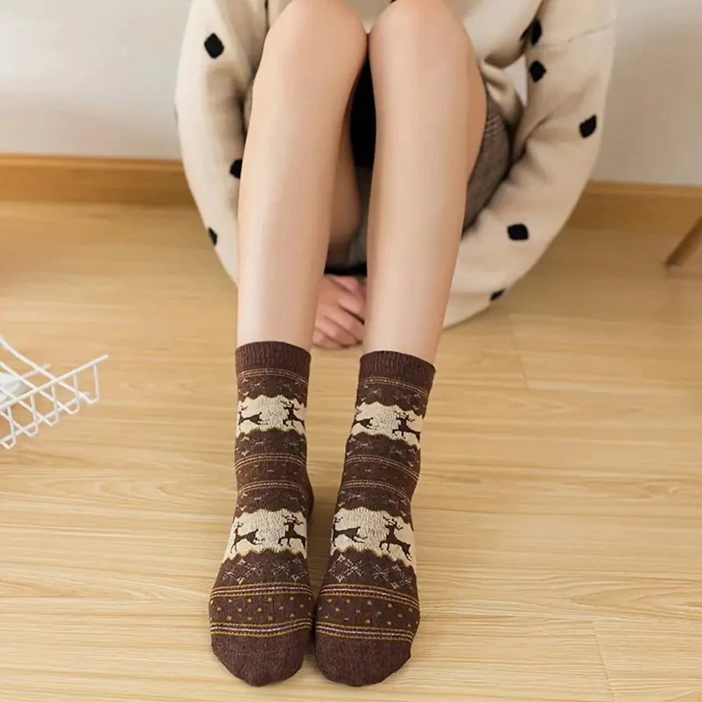 Women’s Warm Thick Socks with Deer Pattern - One Size (4 – 7)