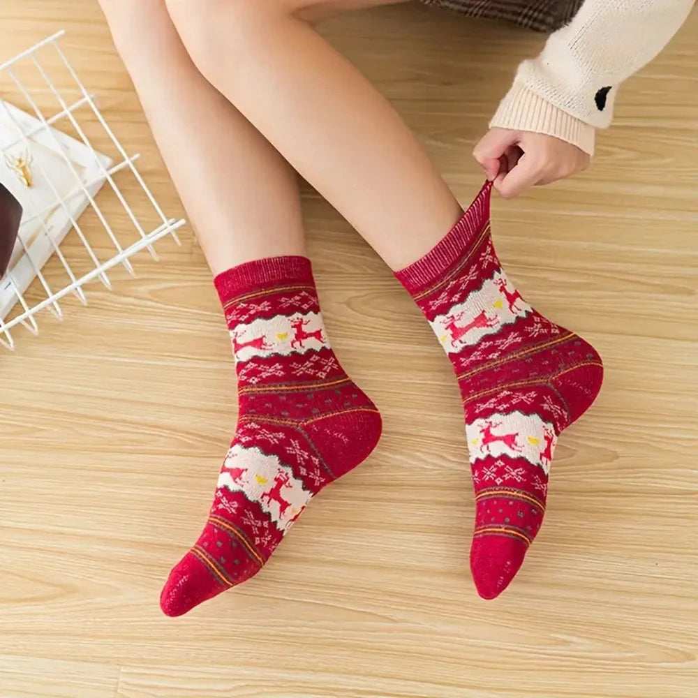 Women’s Warm Thick Socks with Deer Pattern - One Size (4 – 7)